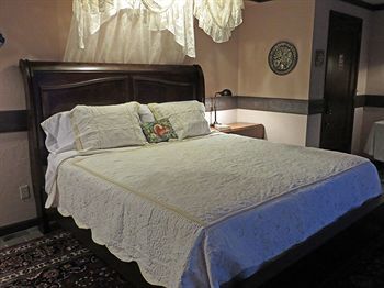 Stone Chalet B&B Inn And Event Center アナーバー エクステリア 写真