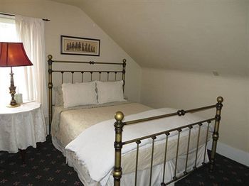 Stone Chalet B&B Inn And Event Center アナーバー エクステリア 写真