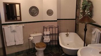 Stone Chalet B&B Inn And Event Center アナーバー エクステリア 写真