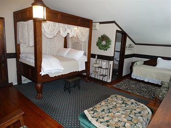 Stone Chalet B&B Inn And Event Center アナーバー エクステリア 写真